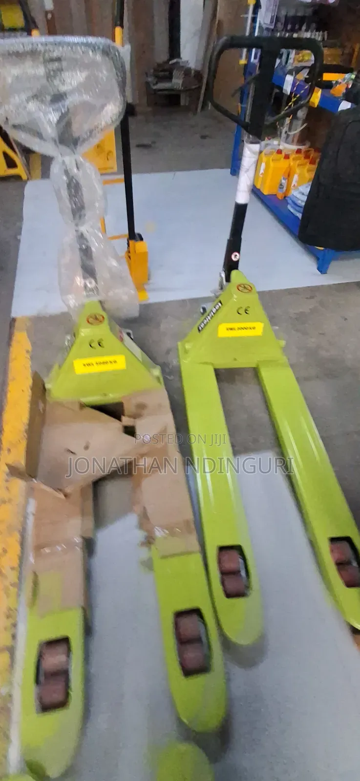Titan Pallet Truck – Heavy-Duty Material Handling Equipment