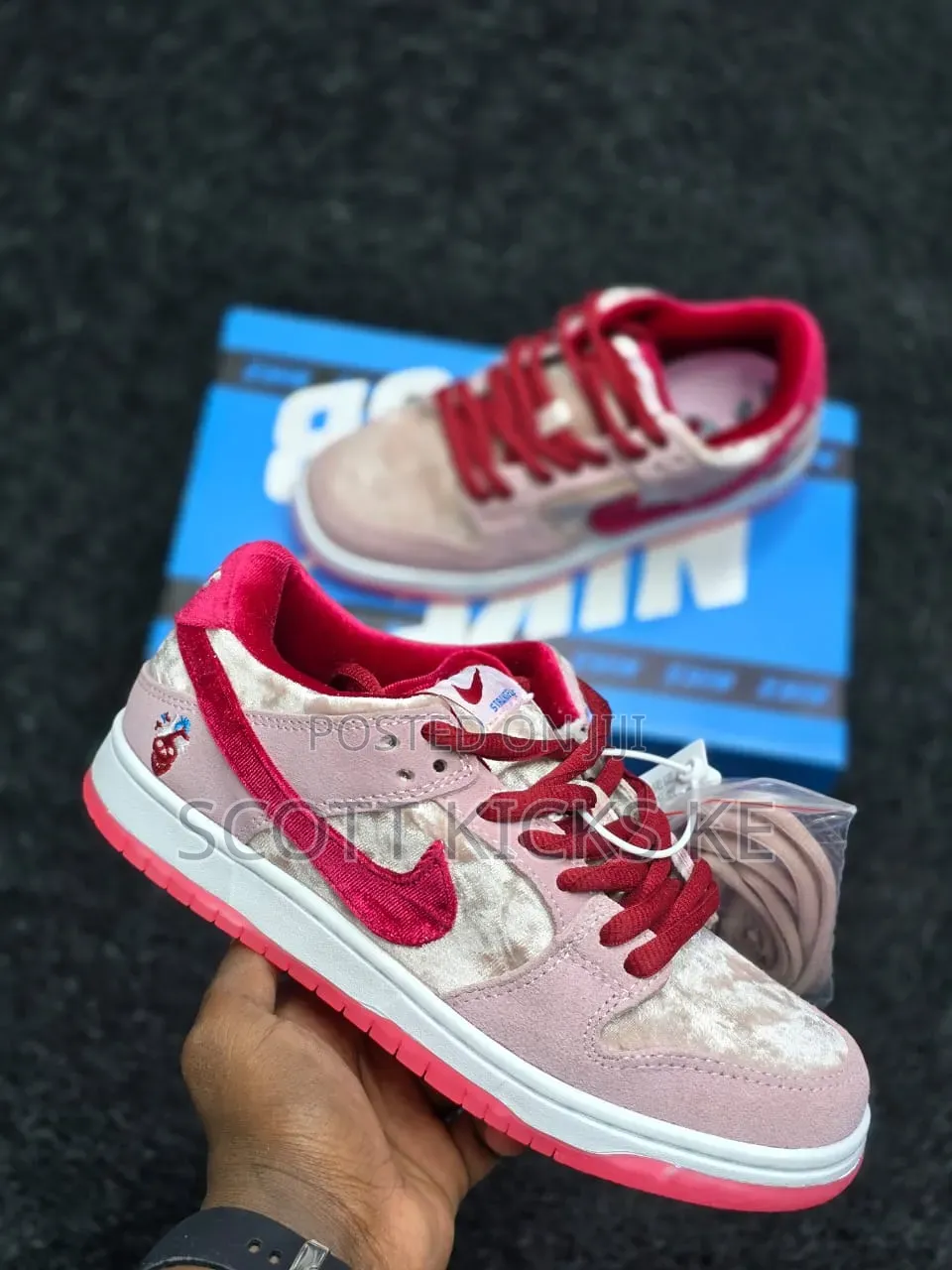 Nike Sb Dunk Strange Love