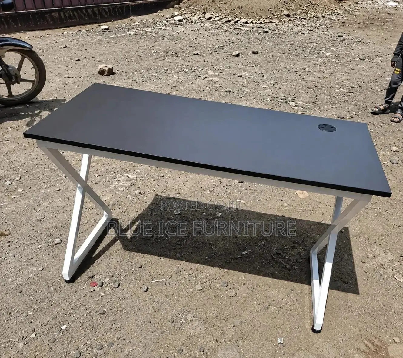 Modern Office Computer Desk With Metal Legs
