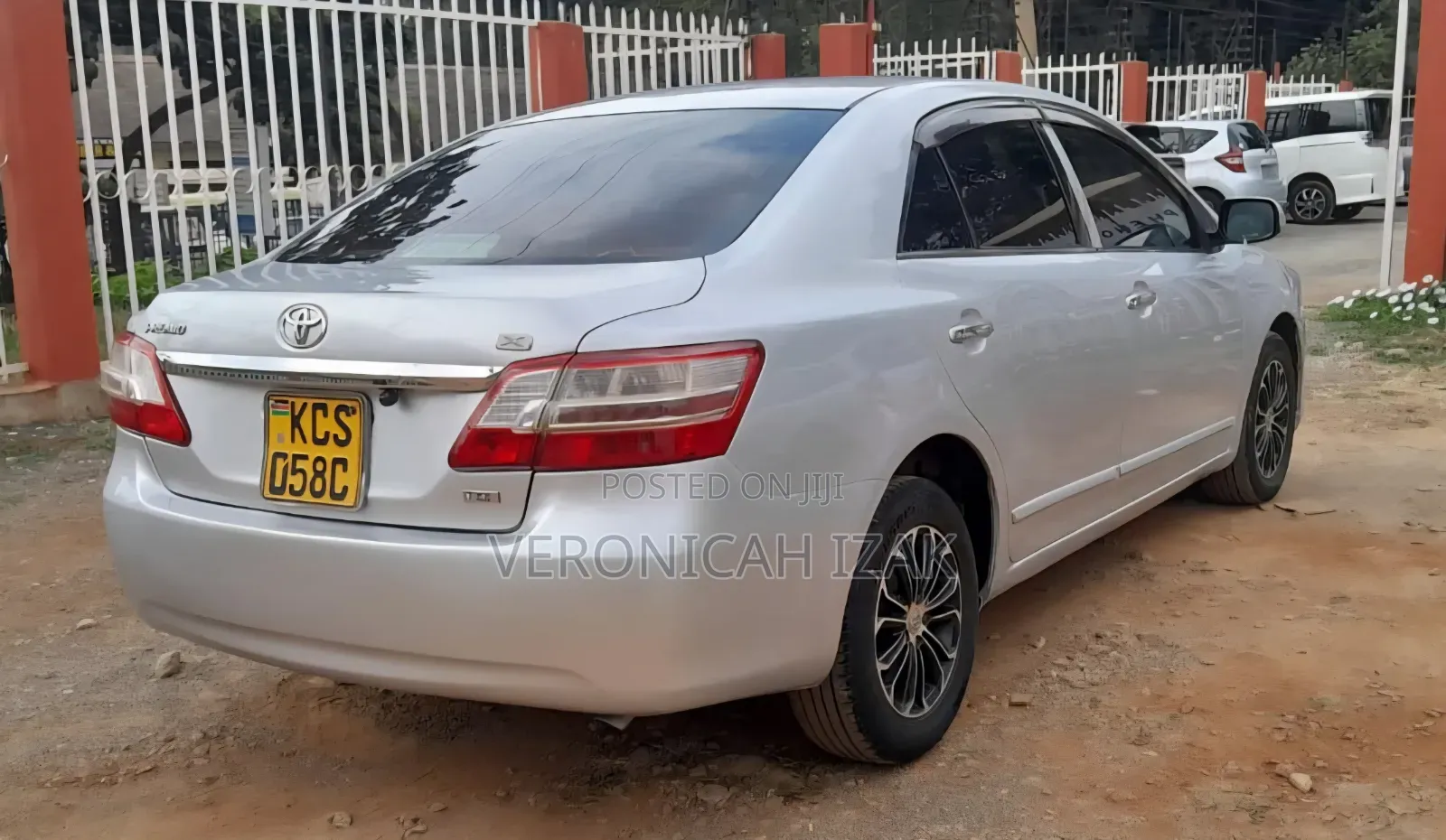Toyota Premio 2012 Silver