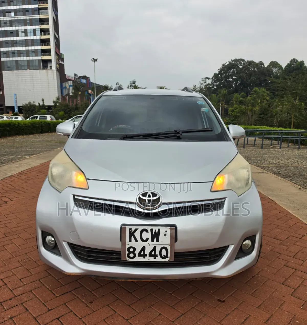Toyota Ractis 2013 Silver