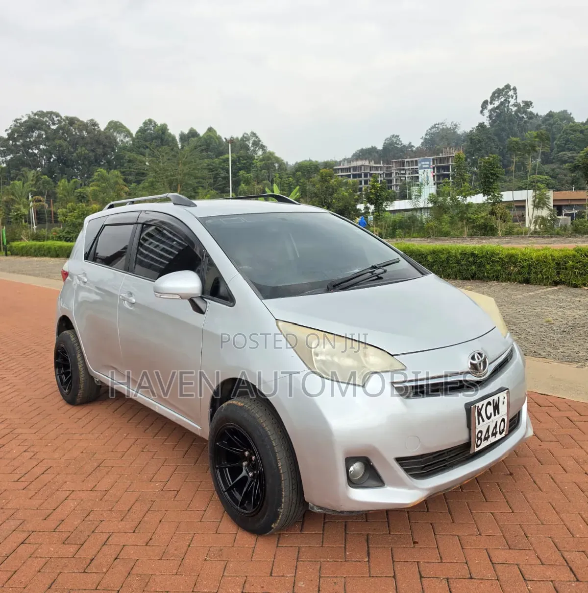 Toyota Ractis 2013 Silver