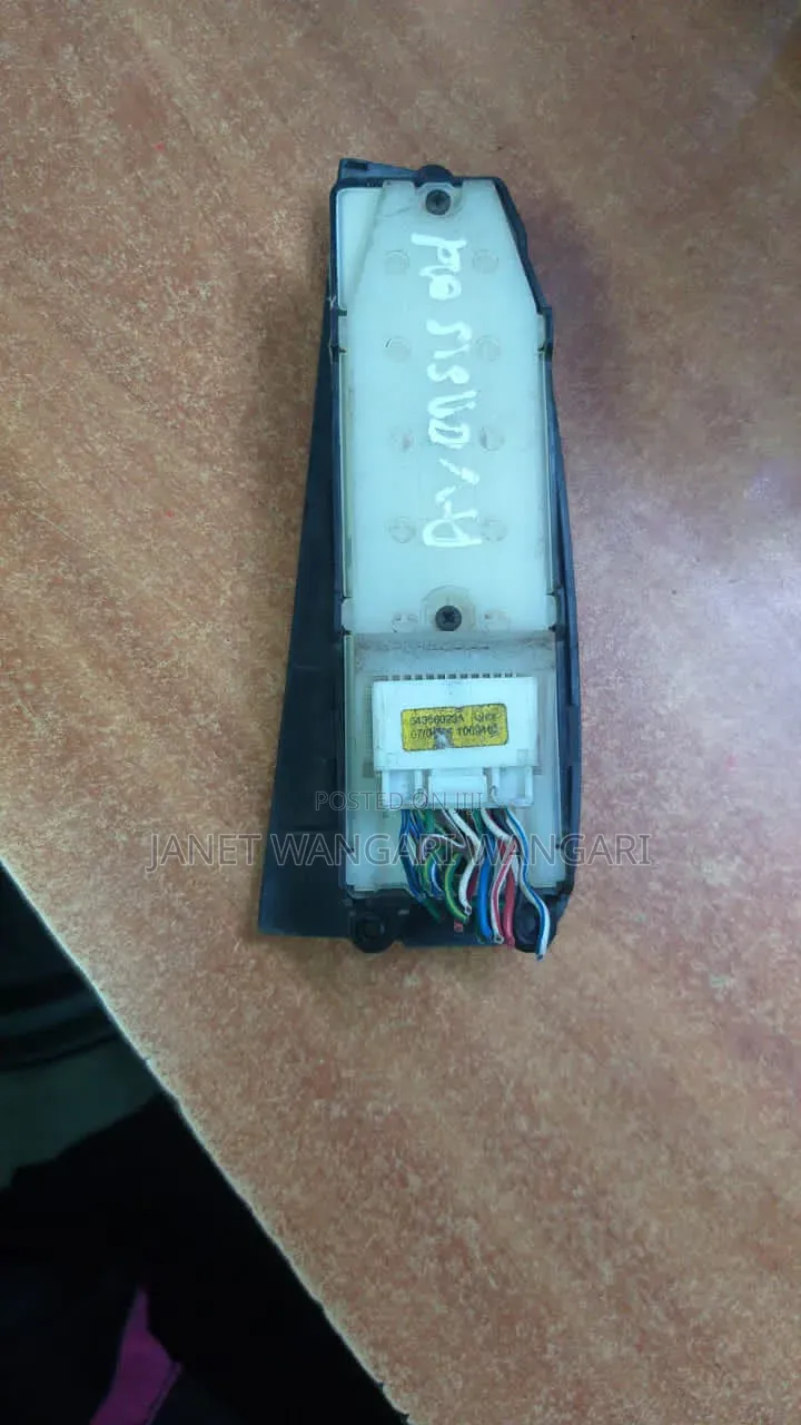 Toyota Avensis Mainswitch Window Control