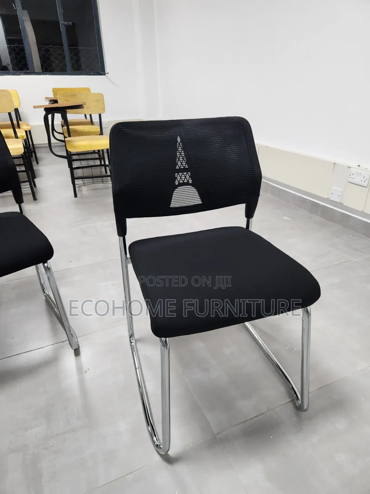 Modern Mesh Visitor Chair – Black