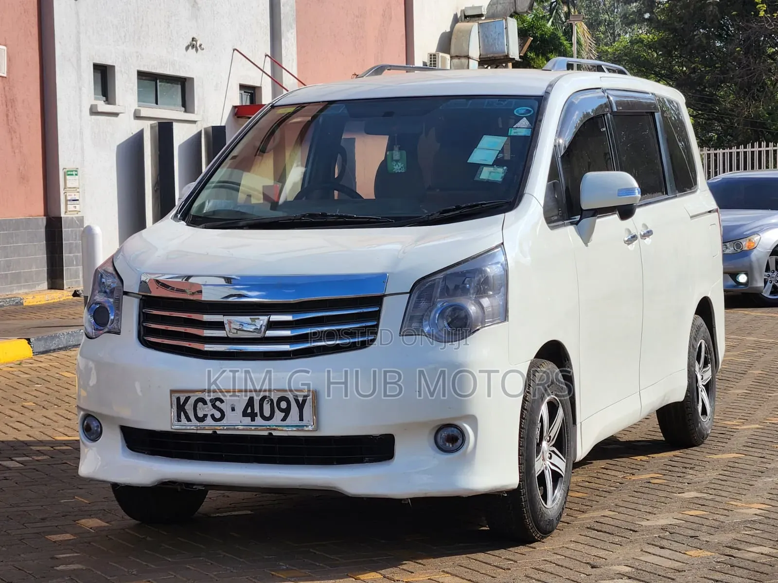 Toyota Noah 2011 Pearl