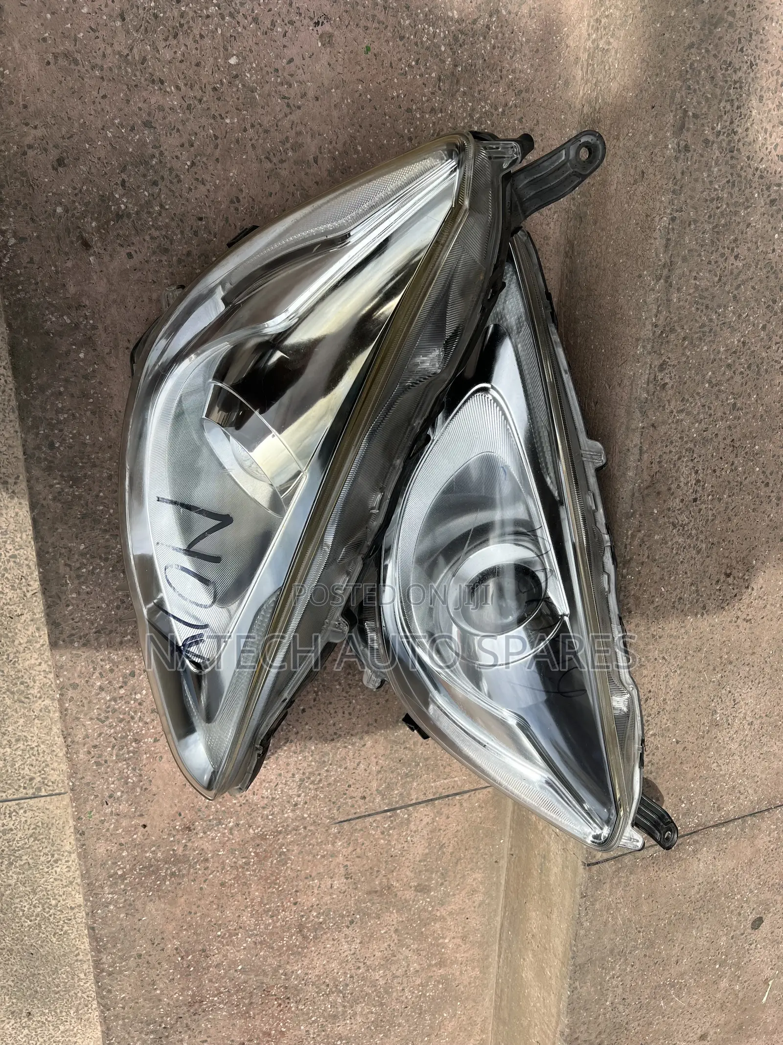 Toyota Aqua Headlight Zenon (2015)