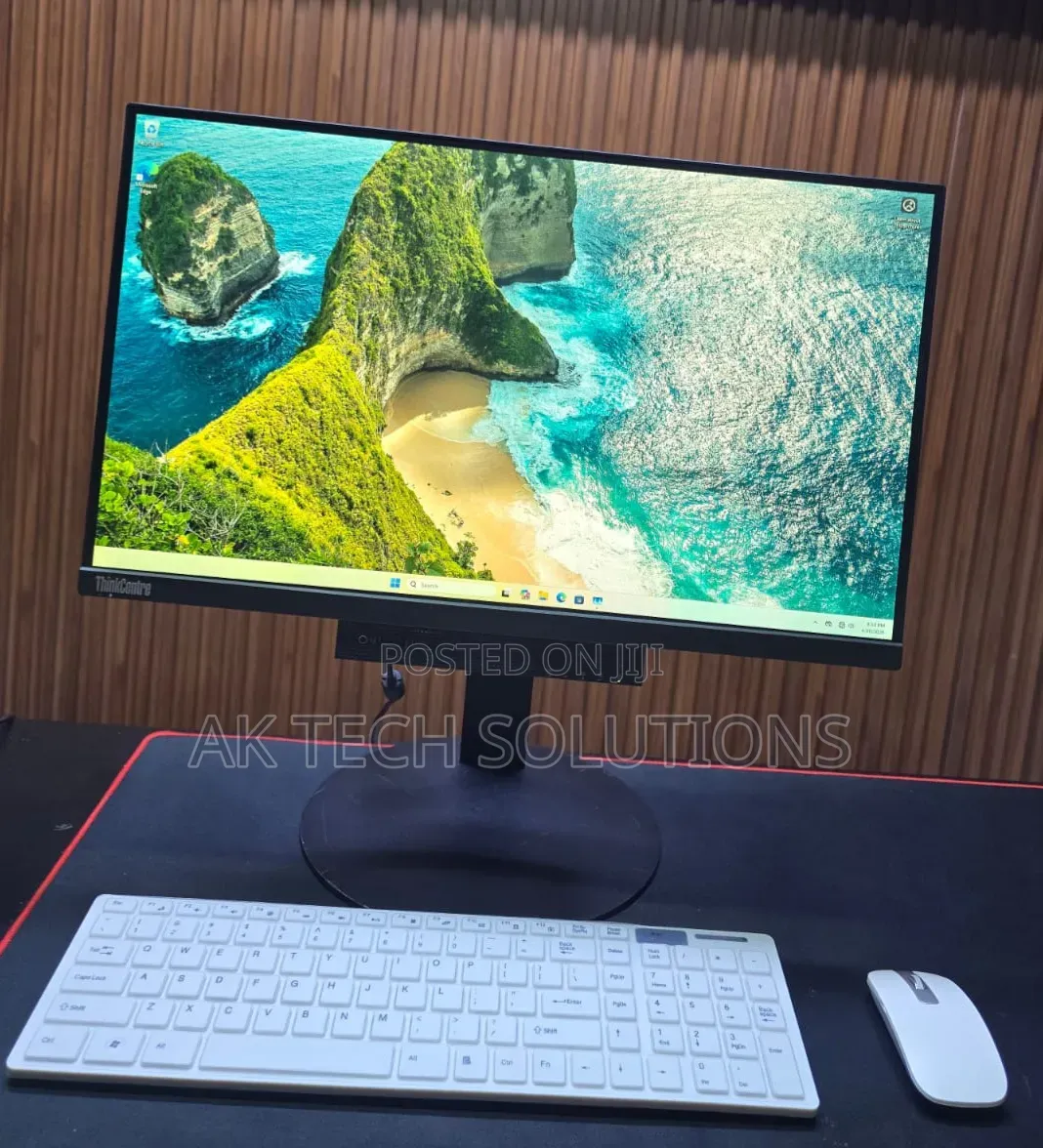 Desktop Computer Lenovo 8GB AMD Ryzen 5 SSD 256GB