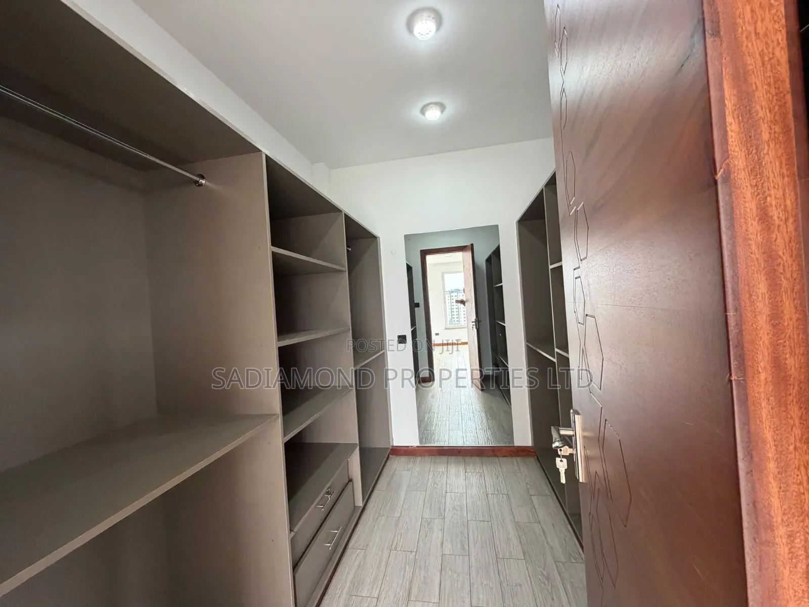 5bdrm Duplex in Spring Valley for rent