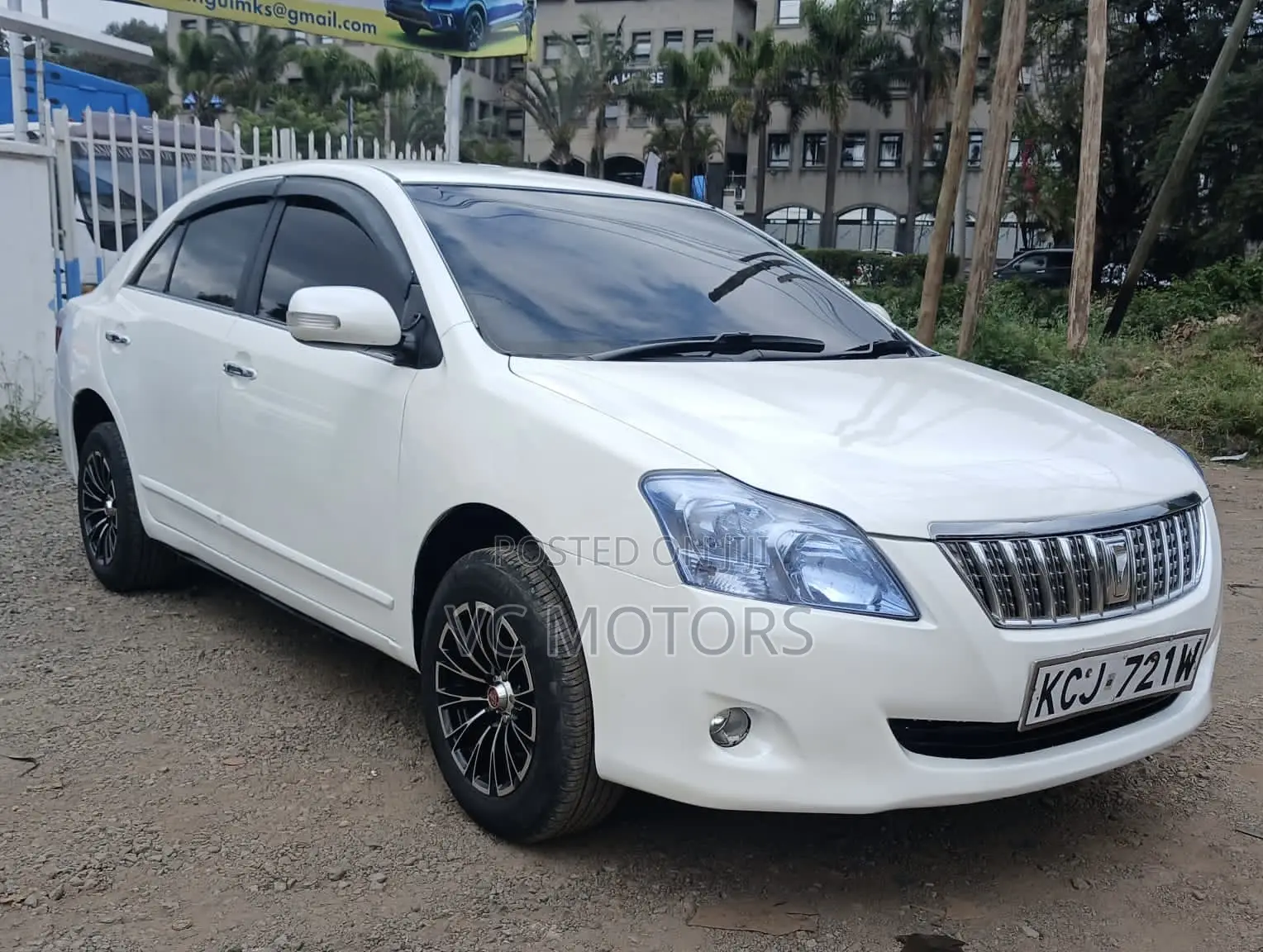 Toyota Premio 2.0 FWD 2013 White