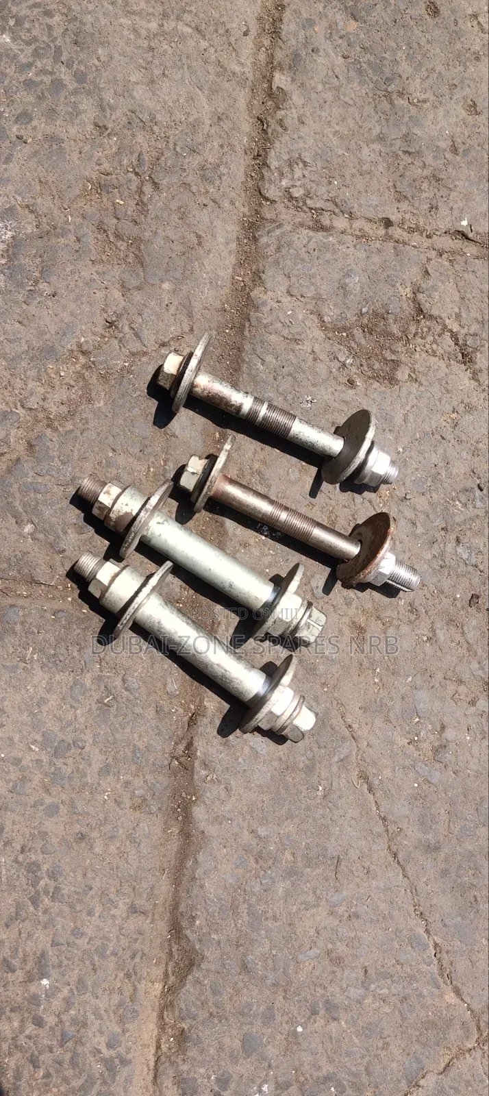 V8 200-Series Caber Bolts.