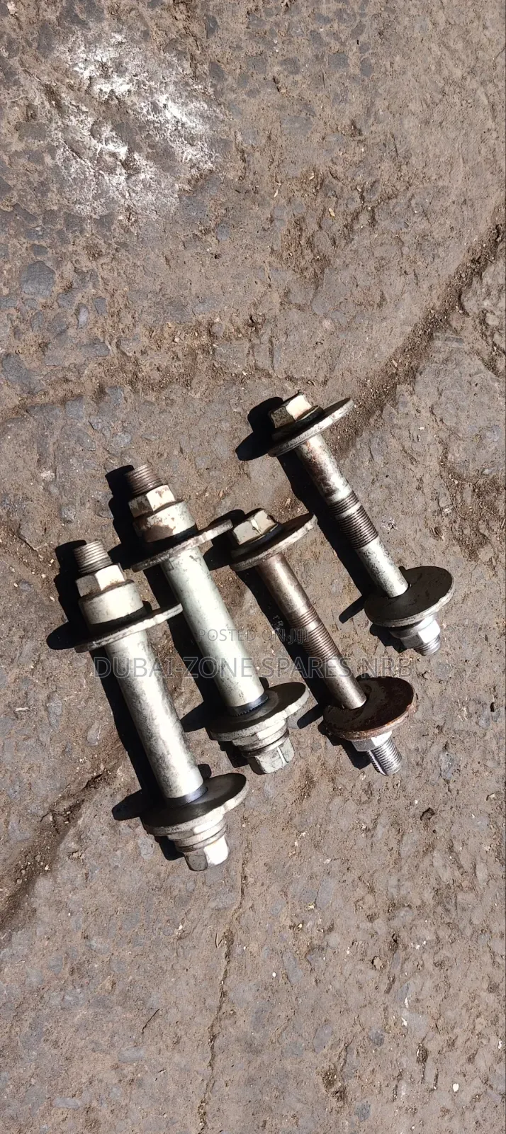 V8 200-Series Caber Bolts.