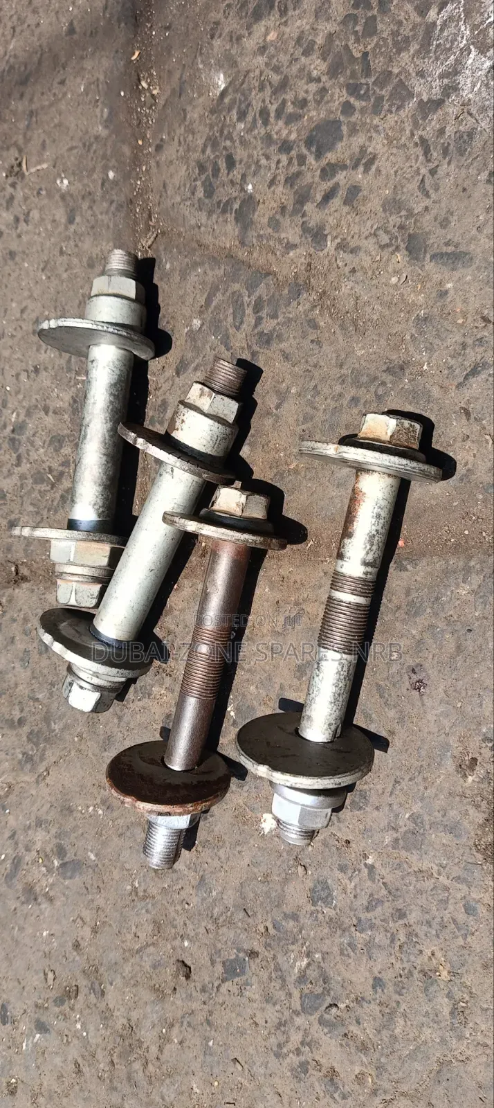 V8 200-Series Caber Bolts.