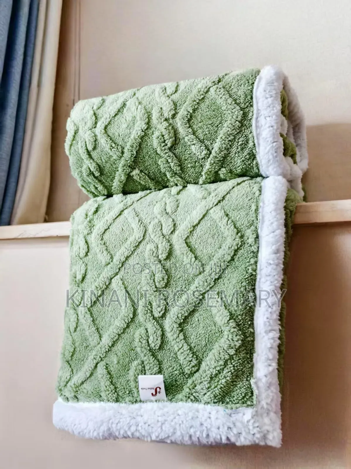 Title: Luxury Coral Pink Reversible Sherpa Fleece Throw Blanket