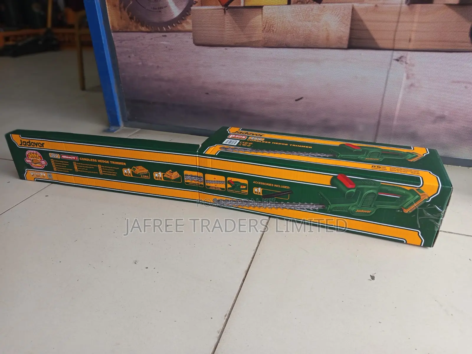 Cordless Hedge 
Trimmer