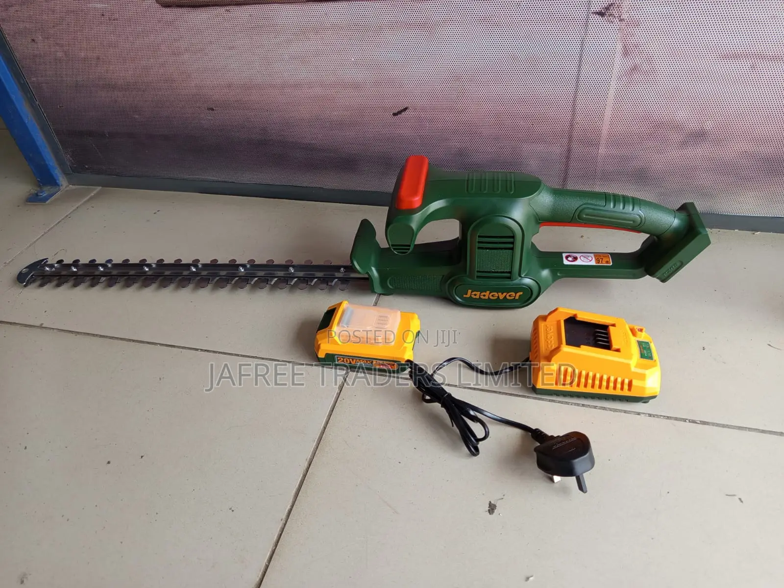 Cordless Hedge 
Trimmer