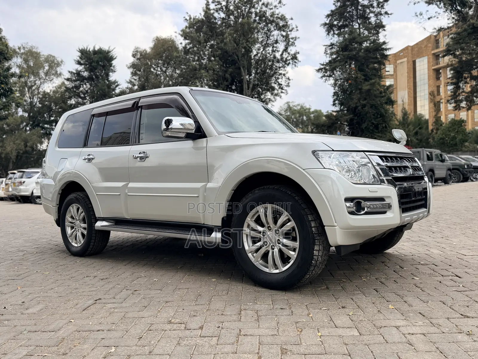 Mitsubishi Pajero 2019 White