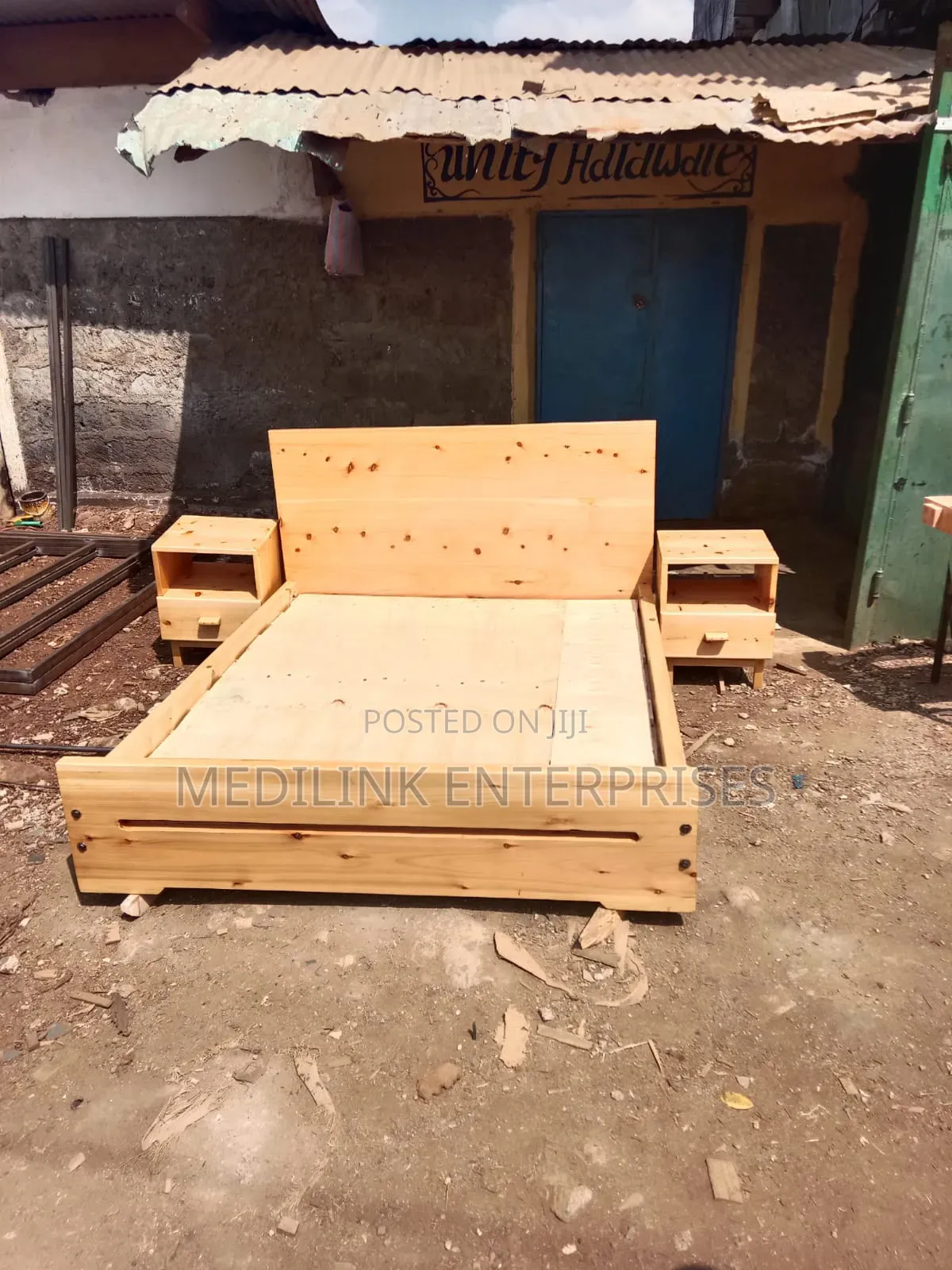 Customized Boxbed 5*6 Beds Customized With Side Tables