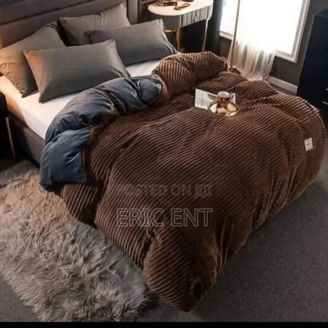*Velvet Duvet* 
Size: 6x7
Pillowcases: 2pcs
Bedsheet: 1pc
Velvet Duvet