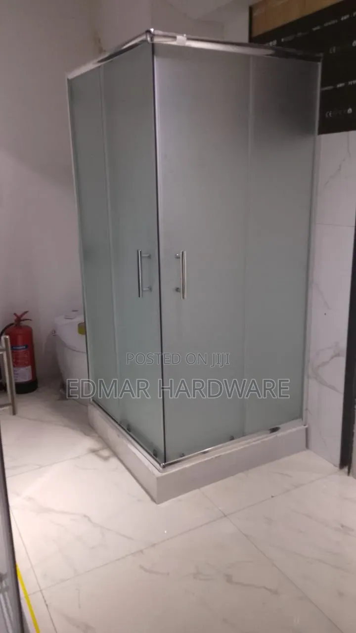 Cubicle Shower