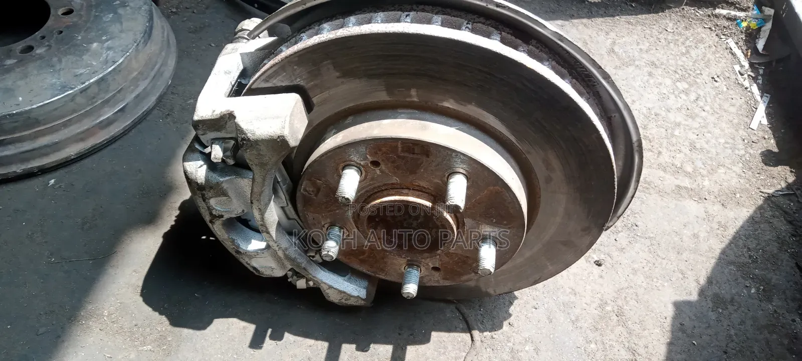 Complete Hub Mitsubishi L200 New Model 2wd