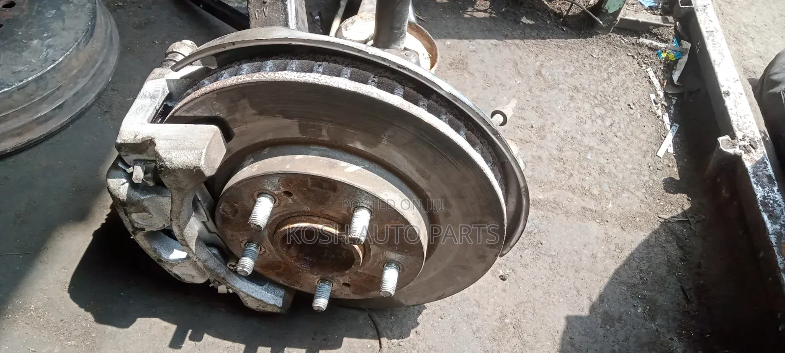 Complete Hub Mitsubishi L200 New Model 2wd