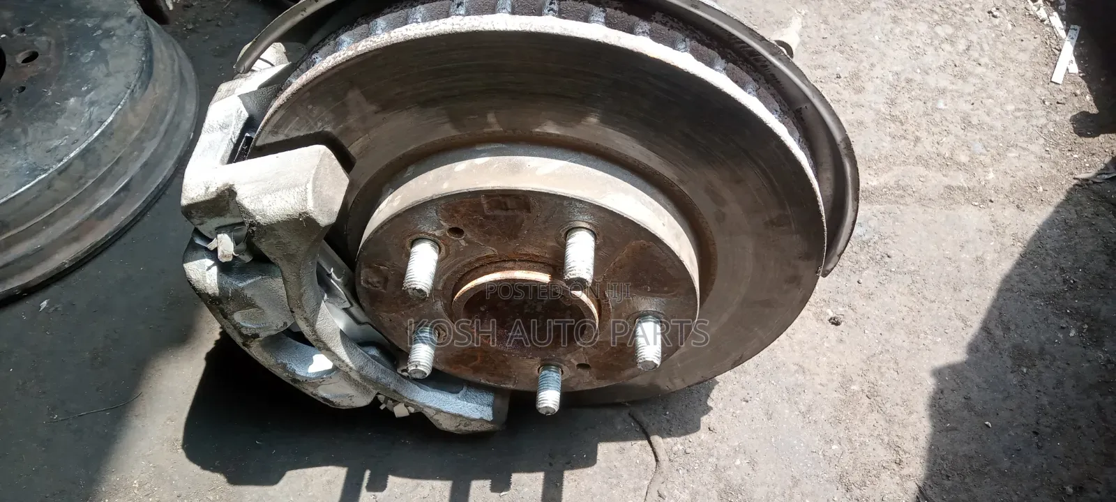 Complete Hub Mitsubishi L200 New Model 2wd