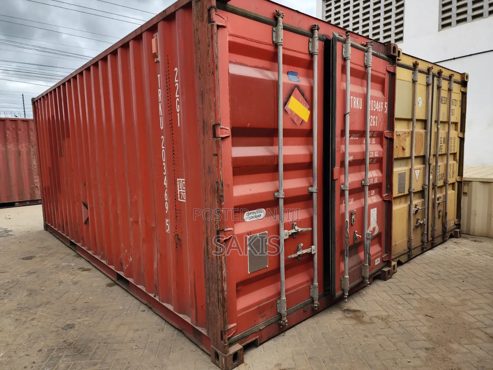 Usibaki Nyuma! 20-Foot Dry Containers