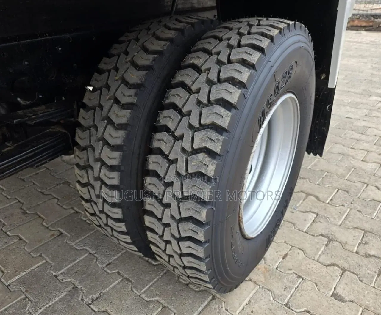 Isuzu NPR .