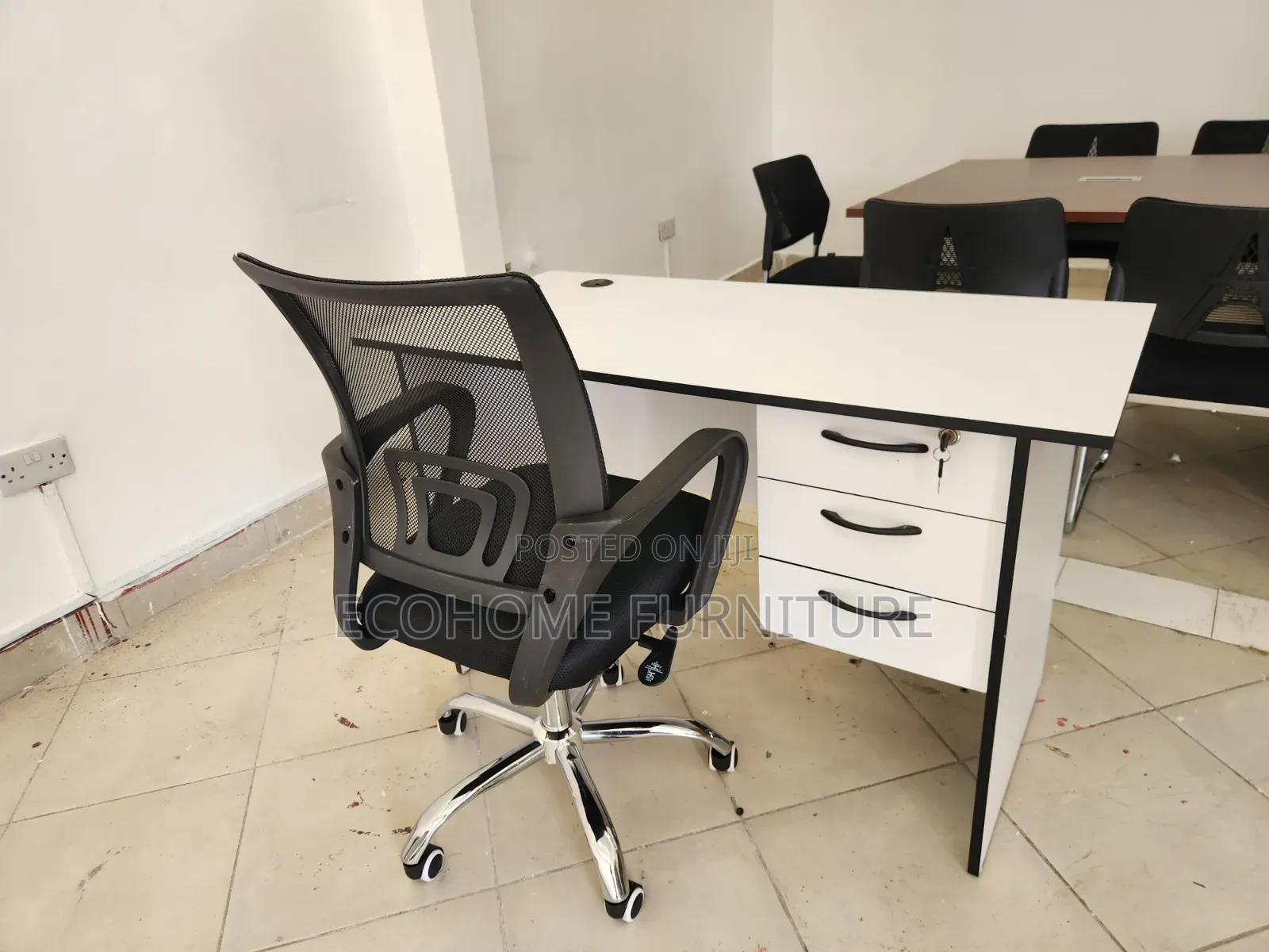 Modern Office Workstation Desk Ergonomic Mesh Chair