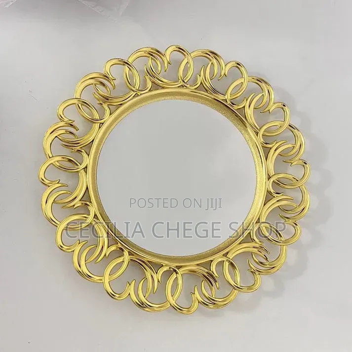 Charger Plate With a Mirror