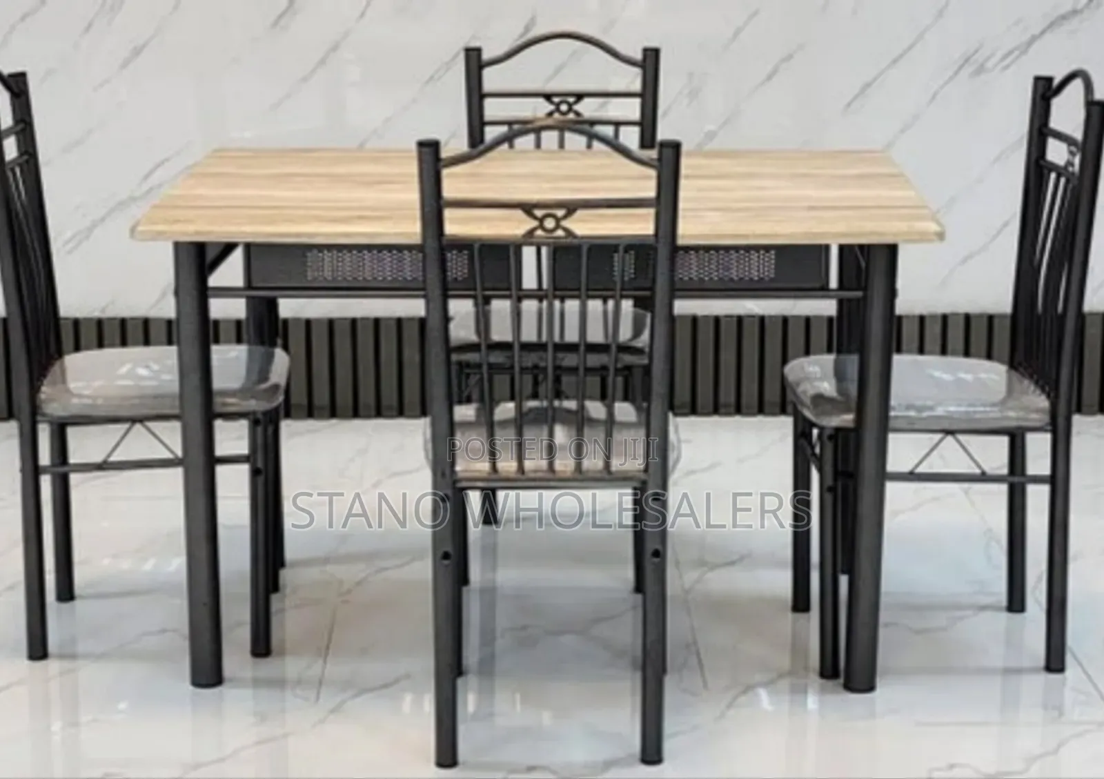 Splendid 4 Sitter Dinning Table