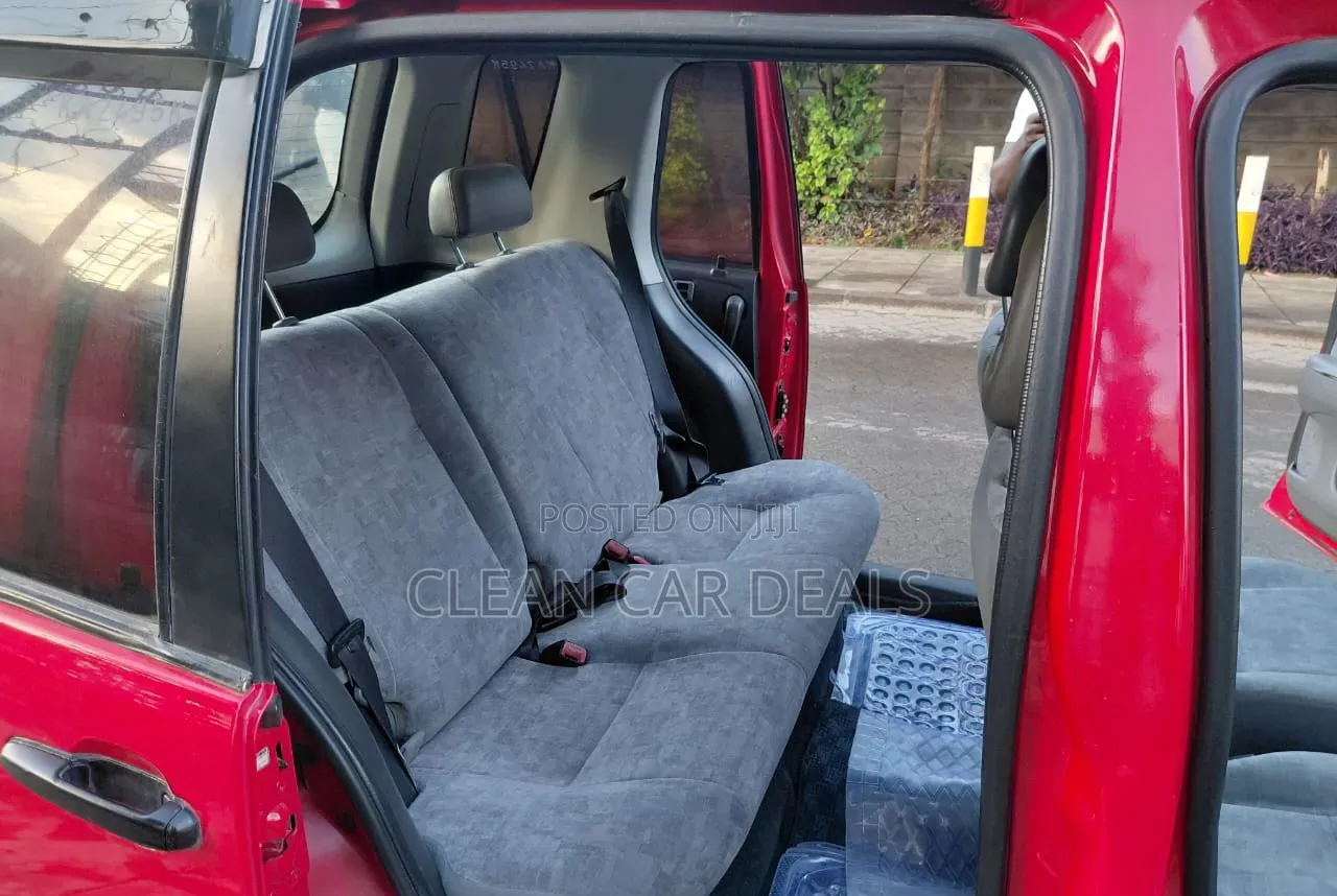 Toyota Raum 2000 Red