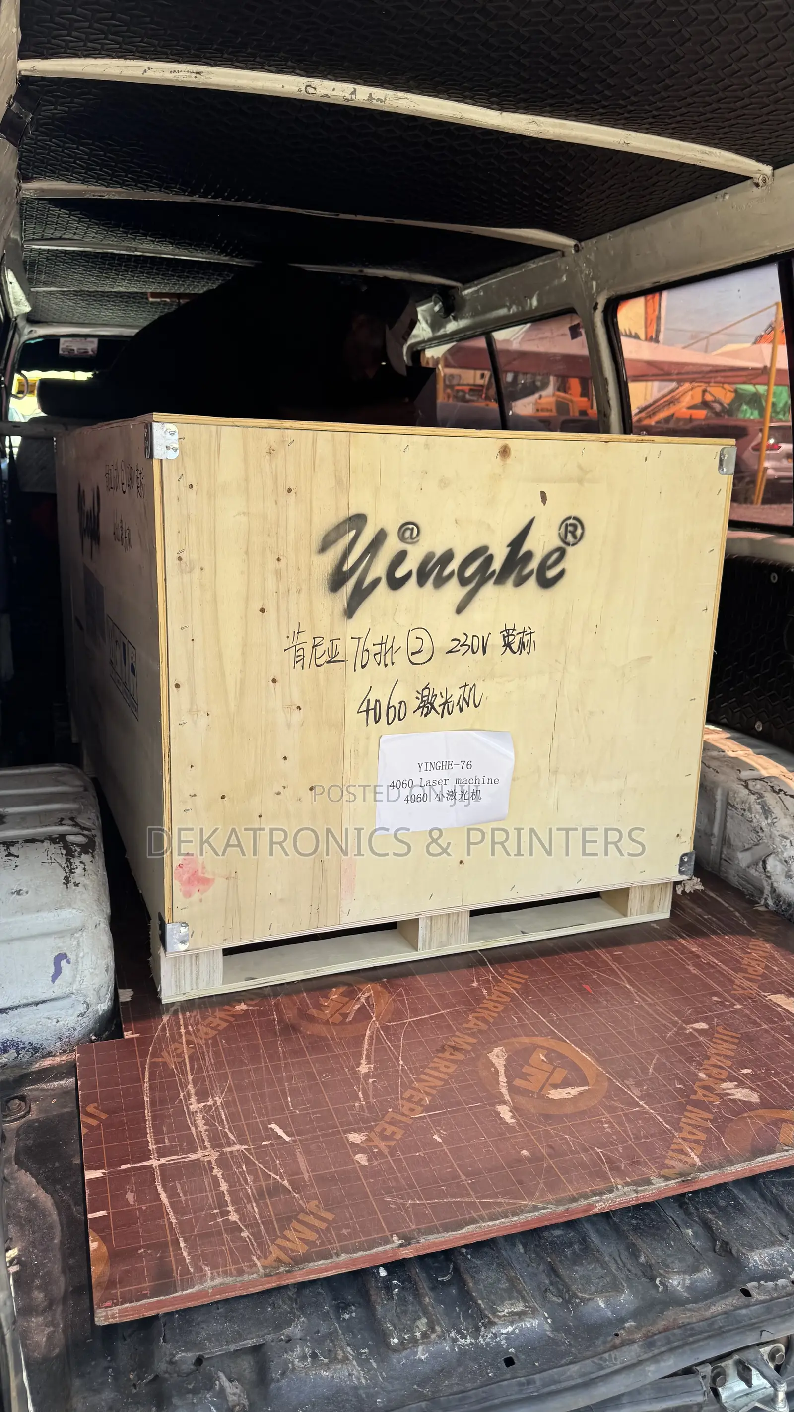 Yinghe 4060 (400mm by 600mm) Co2 Laser Engraving/Cutting Machine