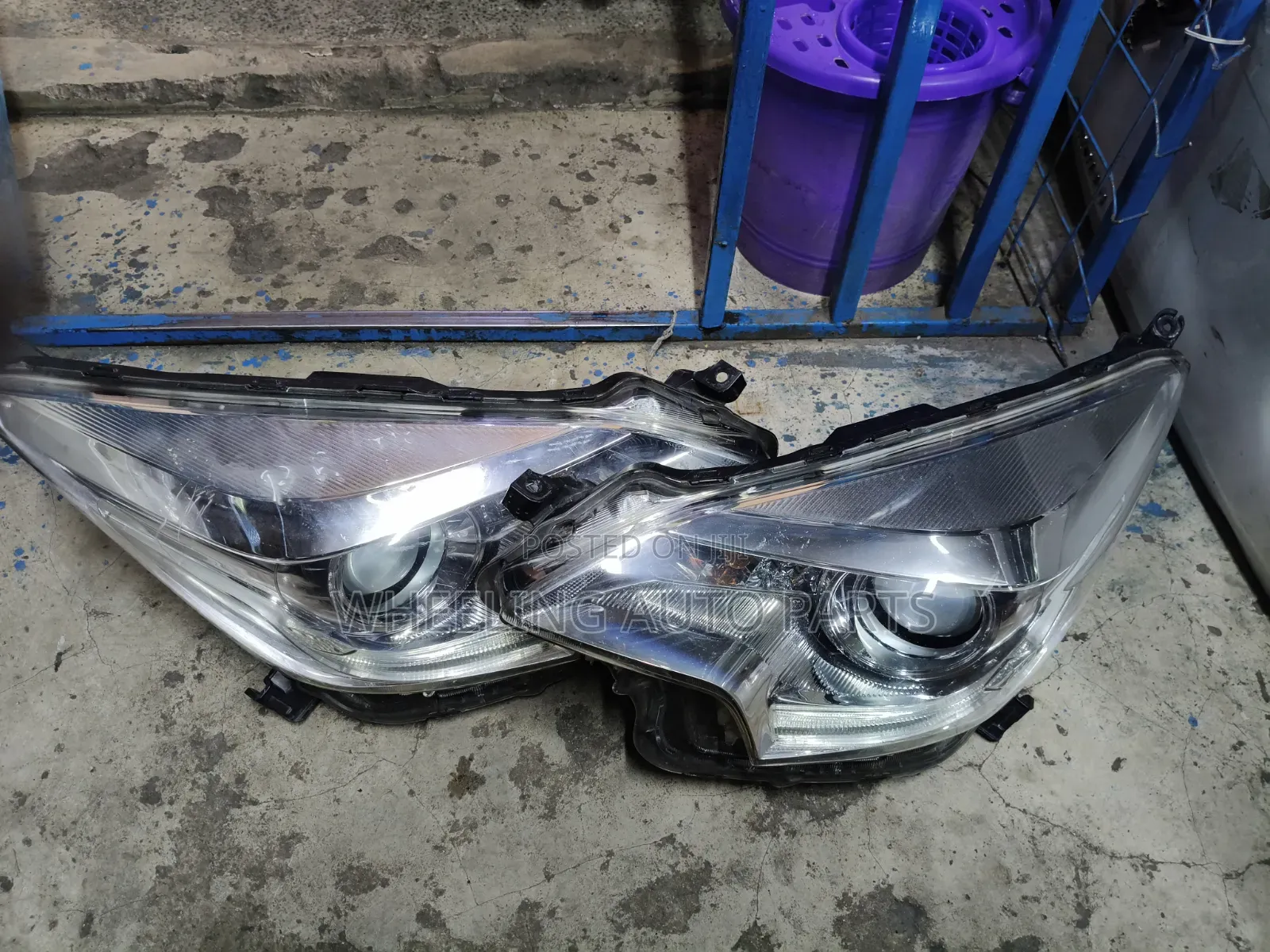 Toyota Ractis 2015 Headlights Set