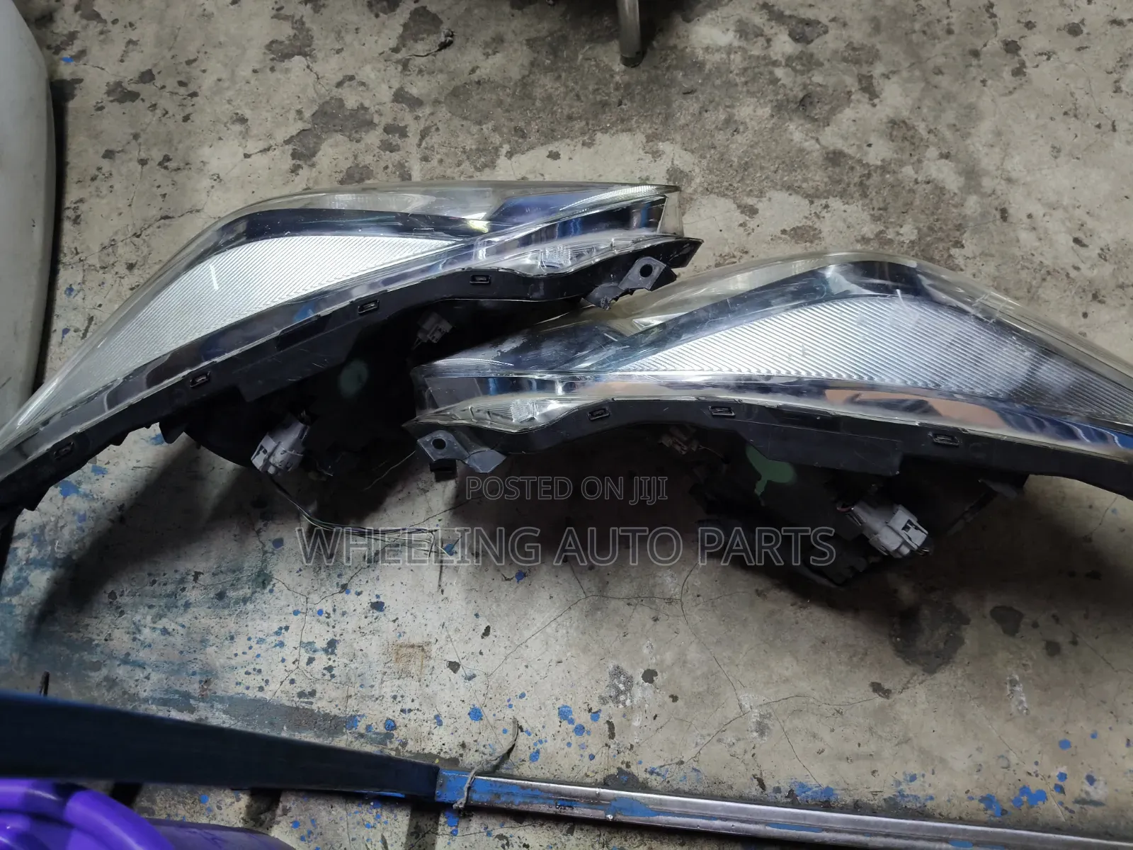 Toyota Ractis 2015 Headlights Set