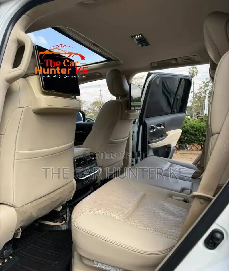 Toyota Land Cruiser LC300 2023 Pearl
