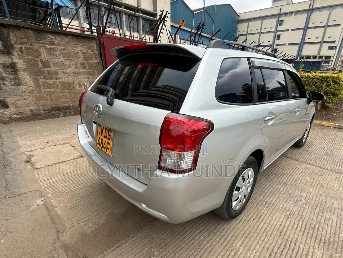 Toyota Corolla Fielder 2014 Silver