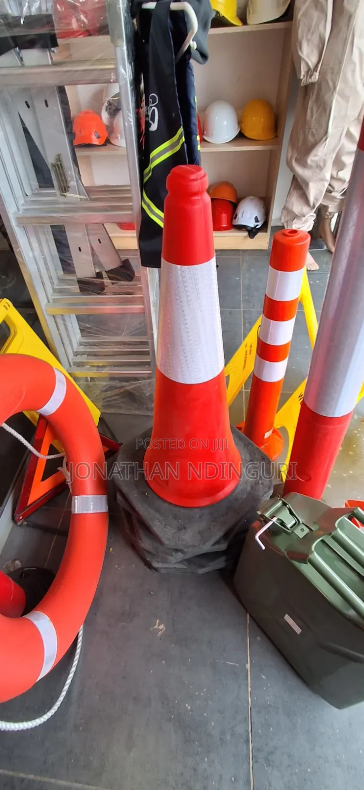 Heavy-Duty Traffic Cone – High-Visibility Safety Marker