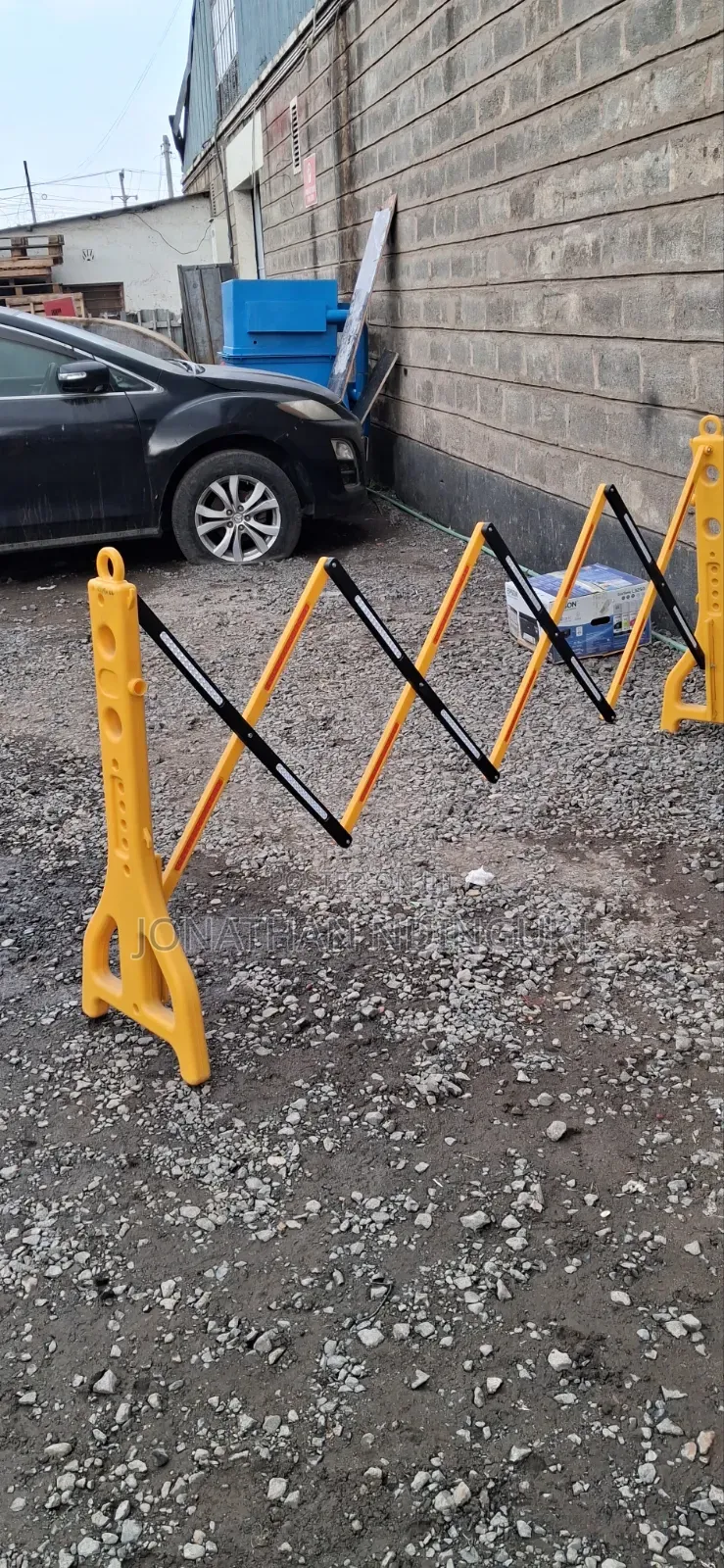 Expandable Safety Barrier – Portable Crowd Control Barricade