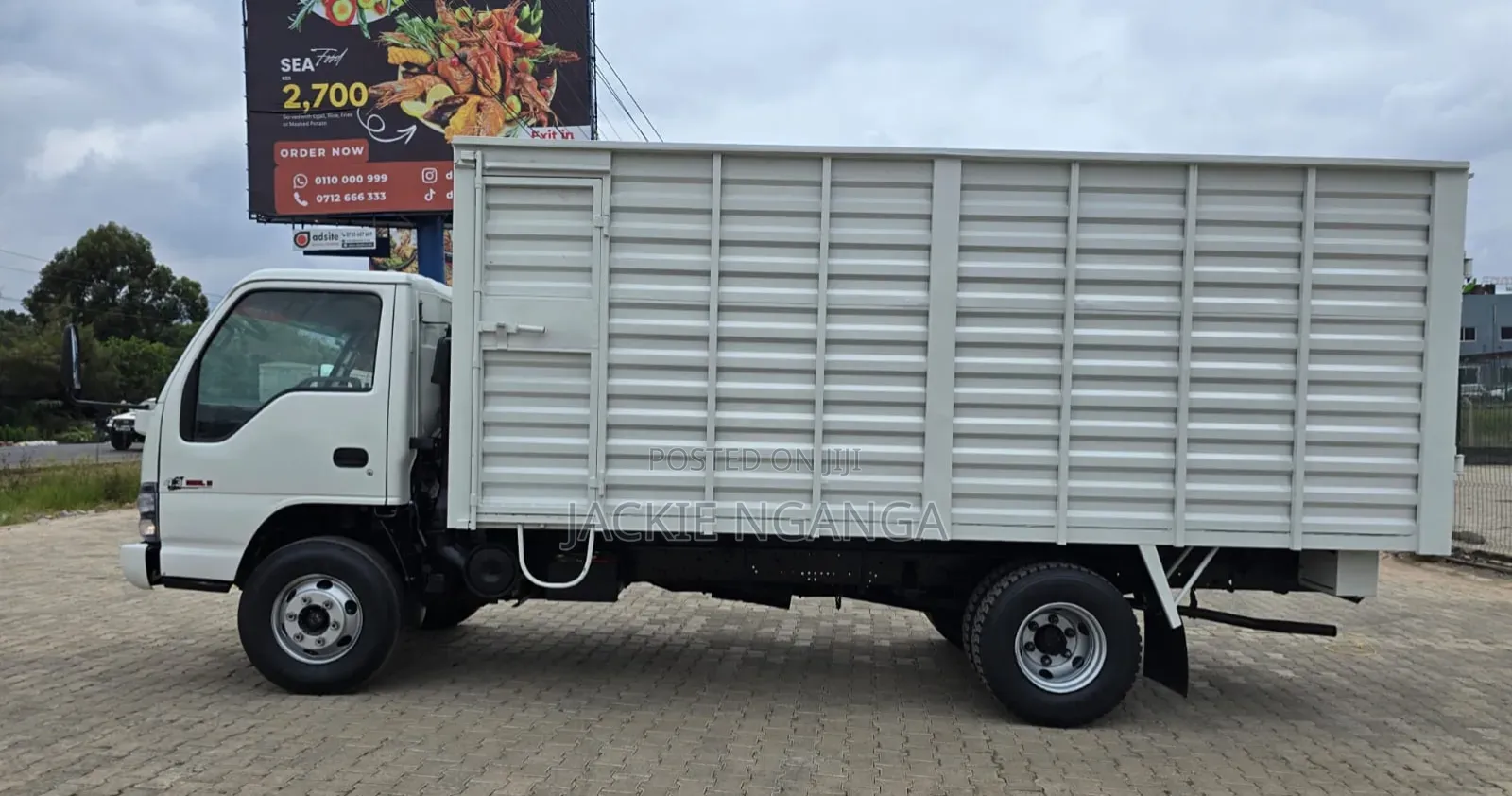 Isuzu NPR Local 2018 White