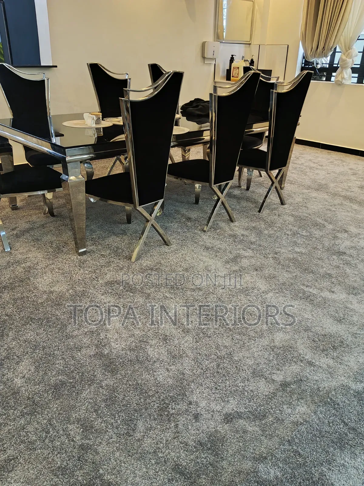 Warm Fluffy Dining Room Floor Wall to Wall Carpets Installation