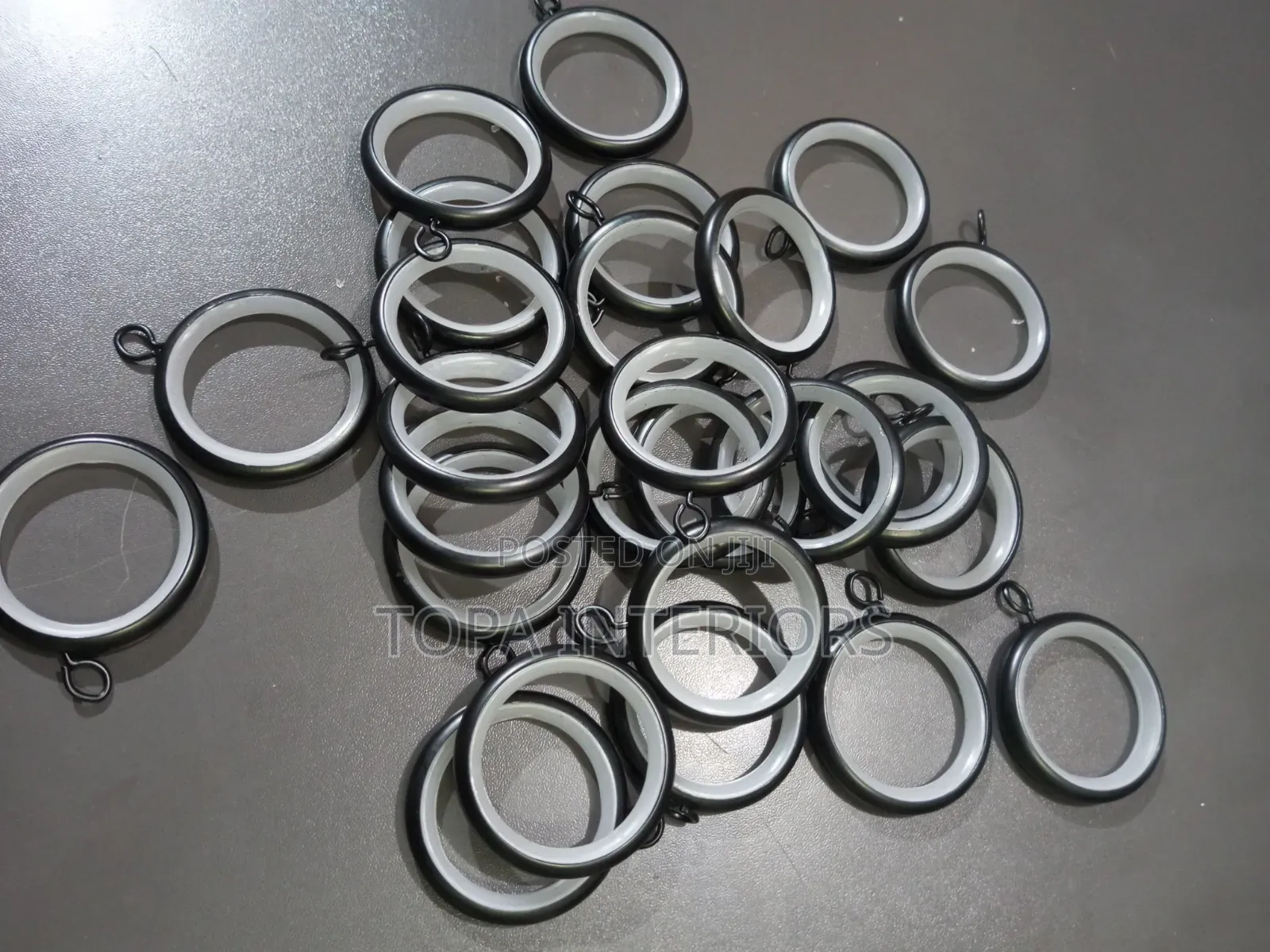 Circle Black Metal Curtain Rings With Plastic Rubber