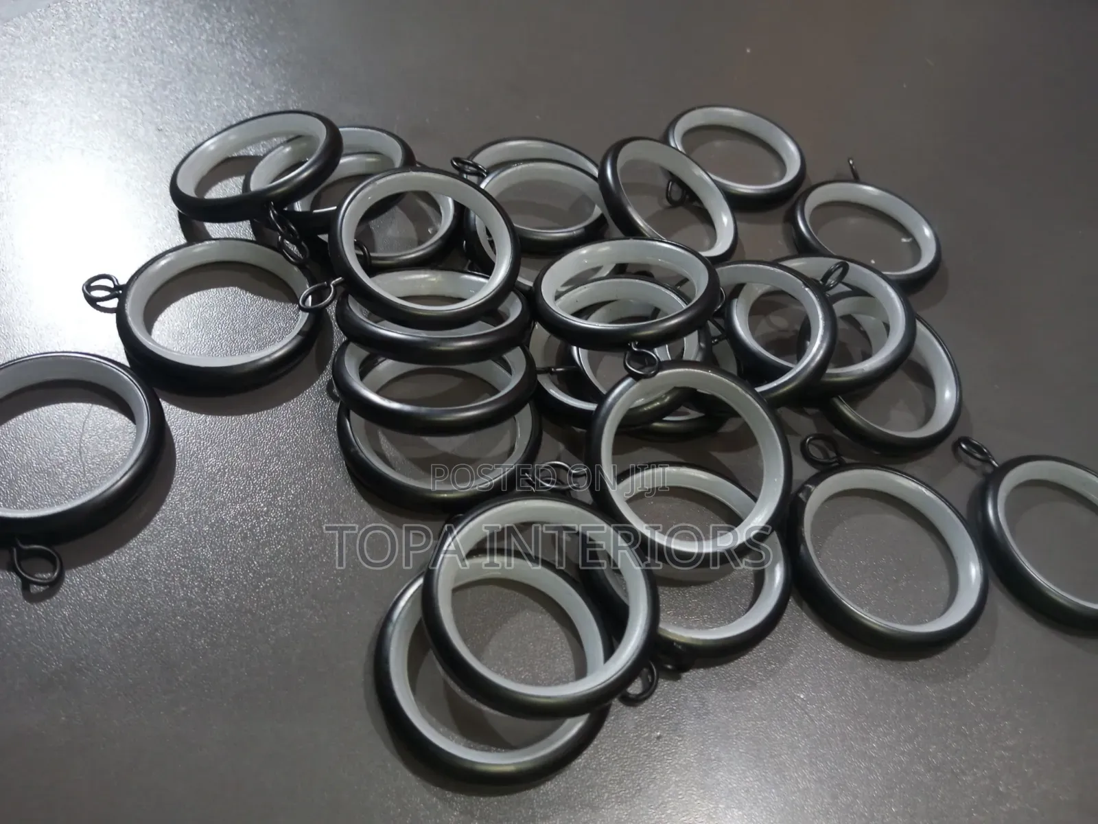 Circle Black Metal Curtain Rings With Plastic Rubber