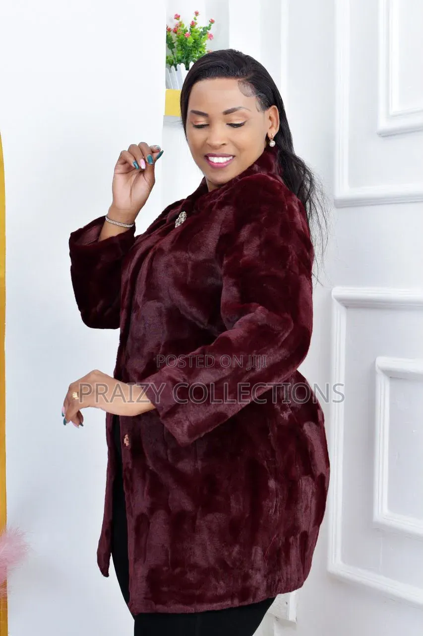 Free Size Luxe Plush Faux Fur Coat – Elegant Winter Jacket