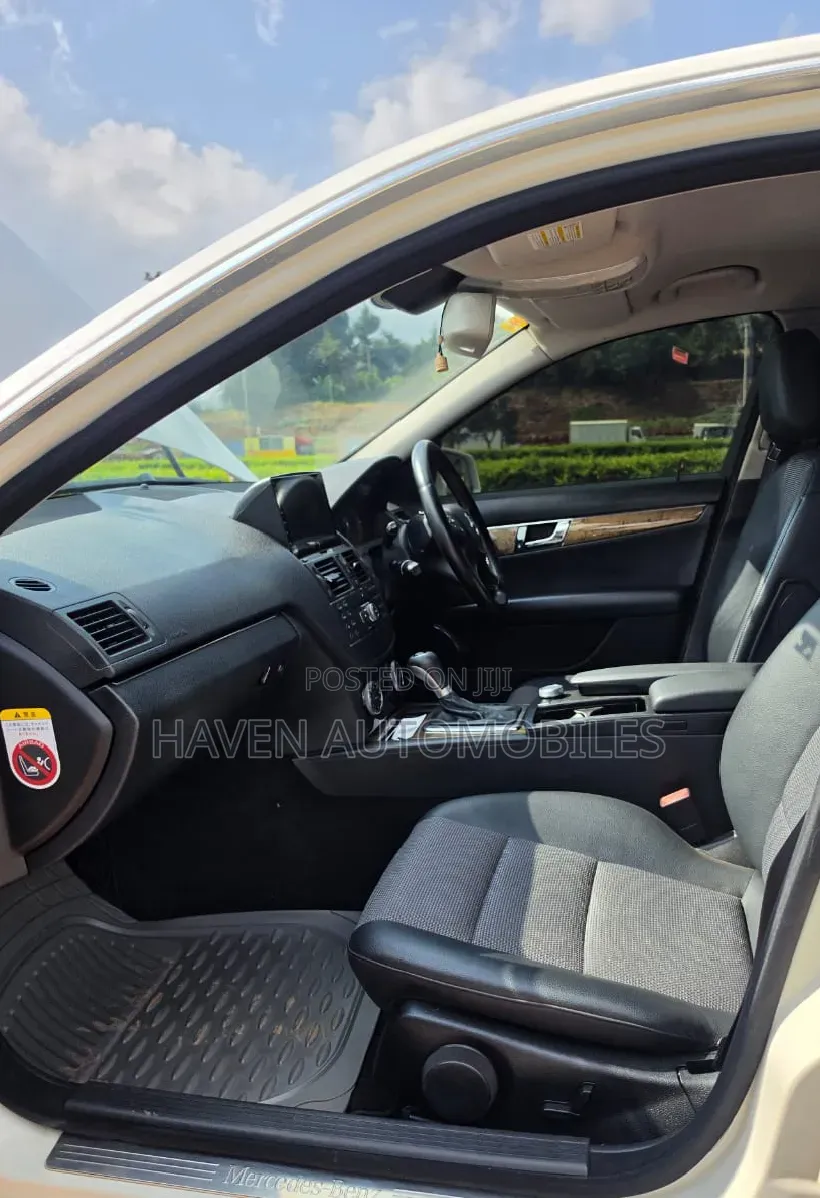 Mercedes-Benz C200 2010 White