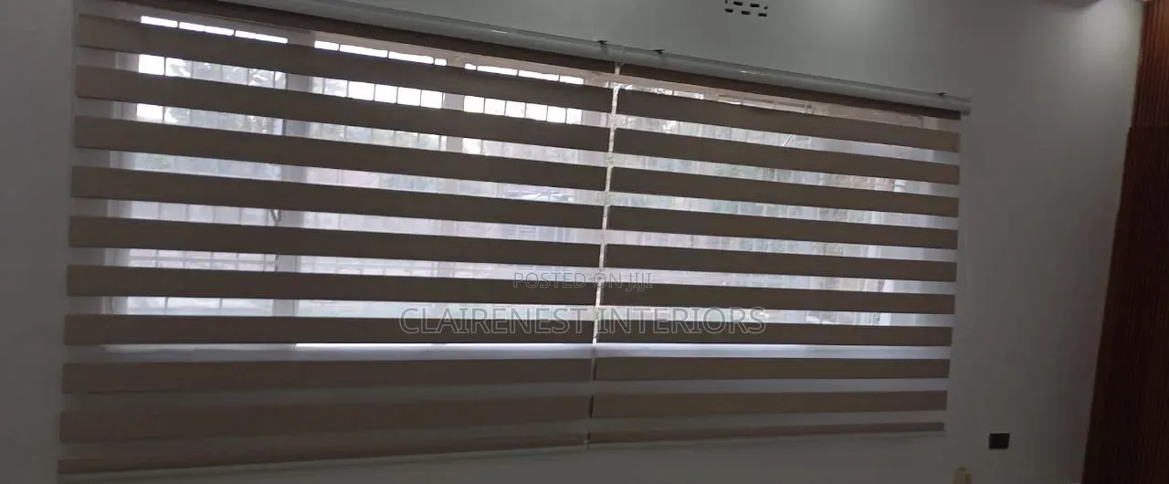 Simple Office Elegance Made Cool With Horizontal Office Blinds
