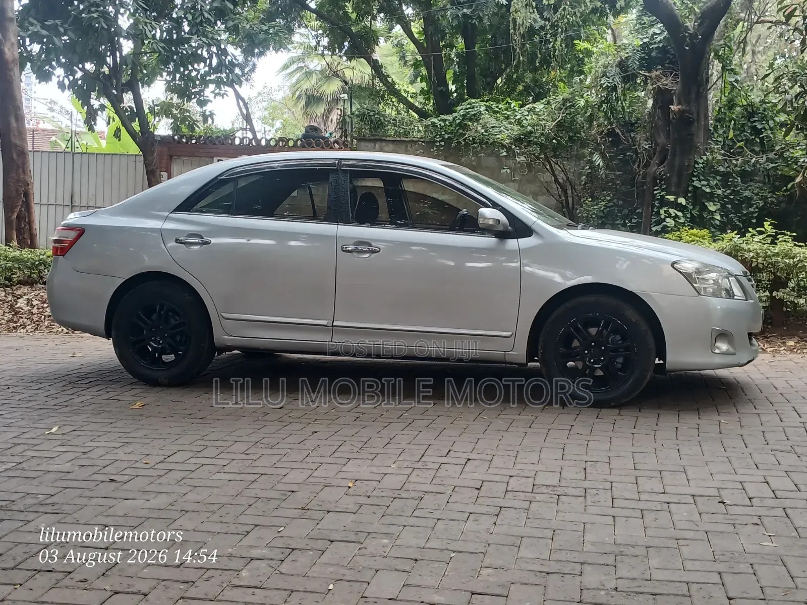Toyota Premio 2012 Silver