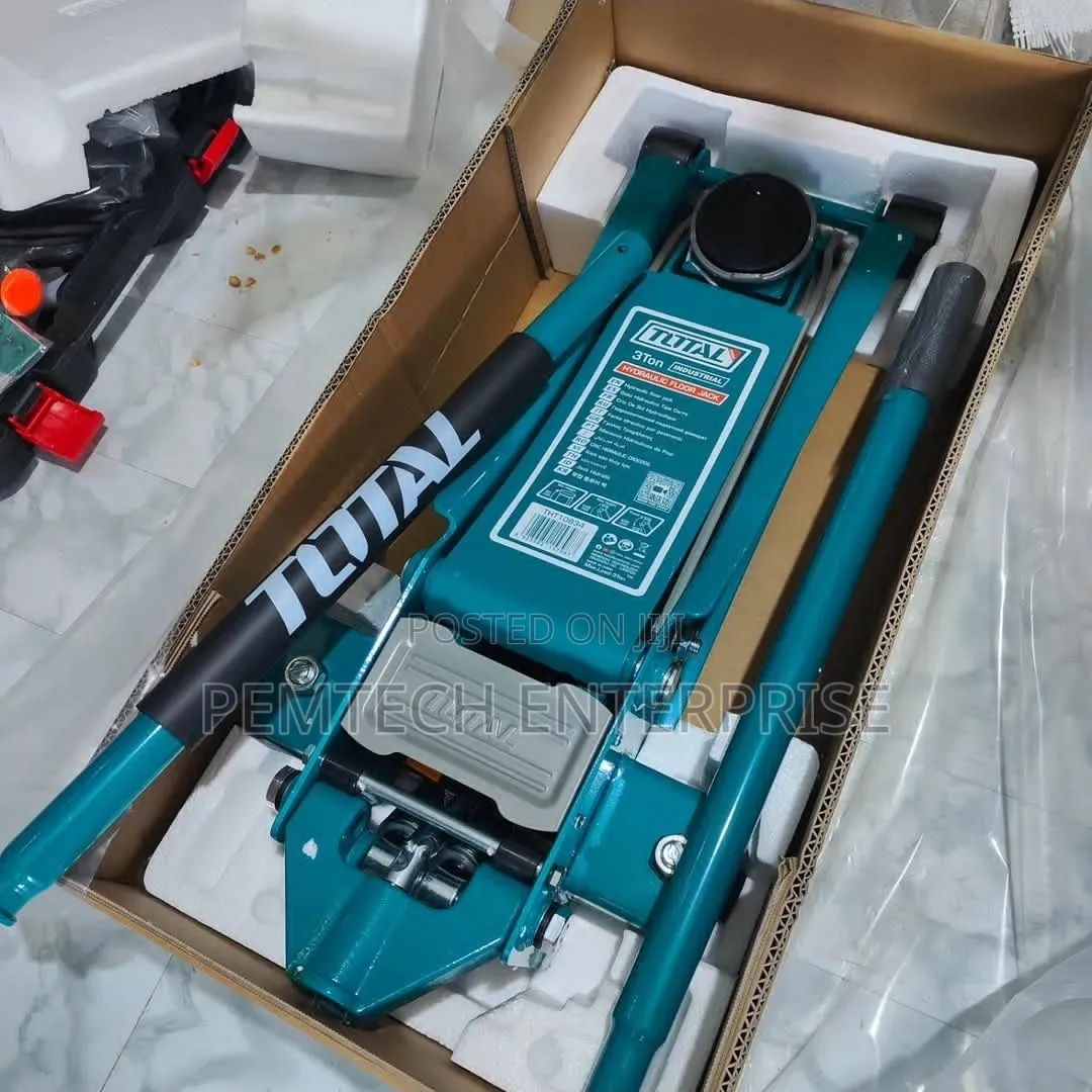 TOTAL 3-Ton Industrial Hydraulic Floor Jack, Model THT10834.