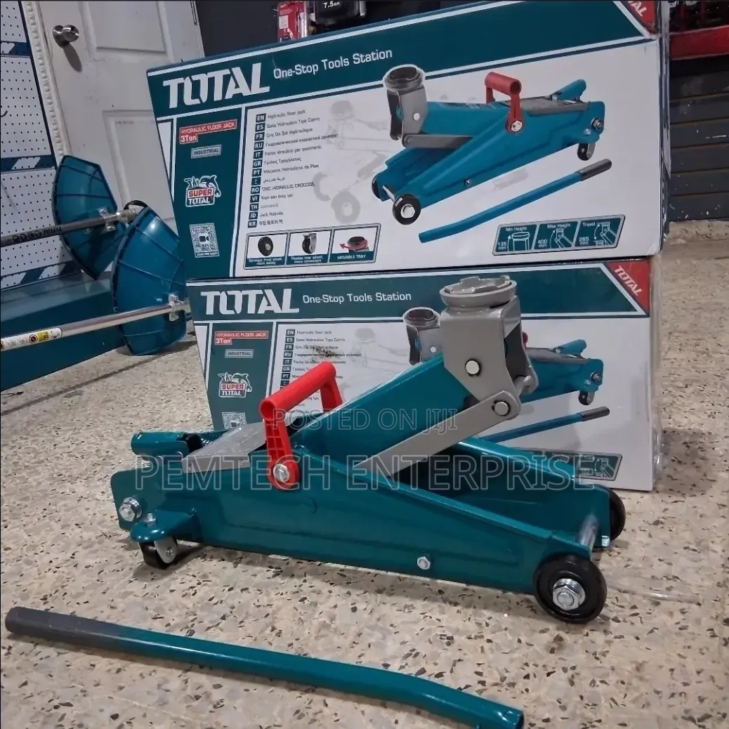 Total 3-Ton Hydraulic Floor Jack (Model THT10834