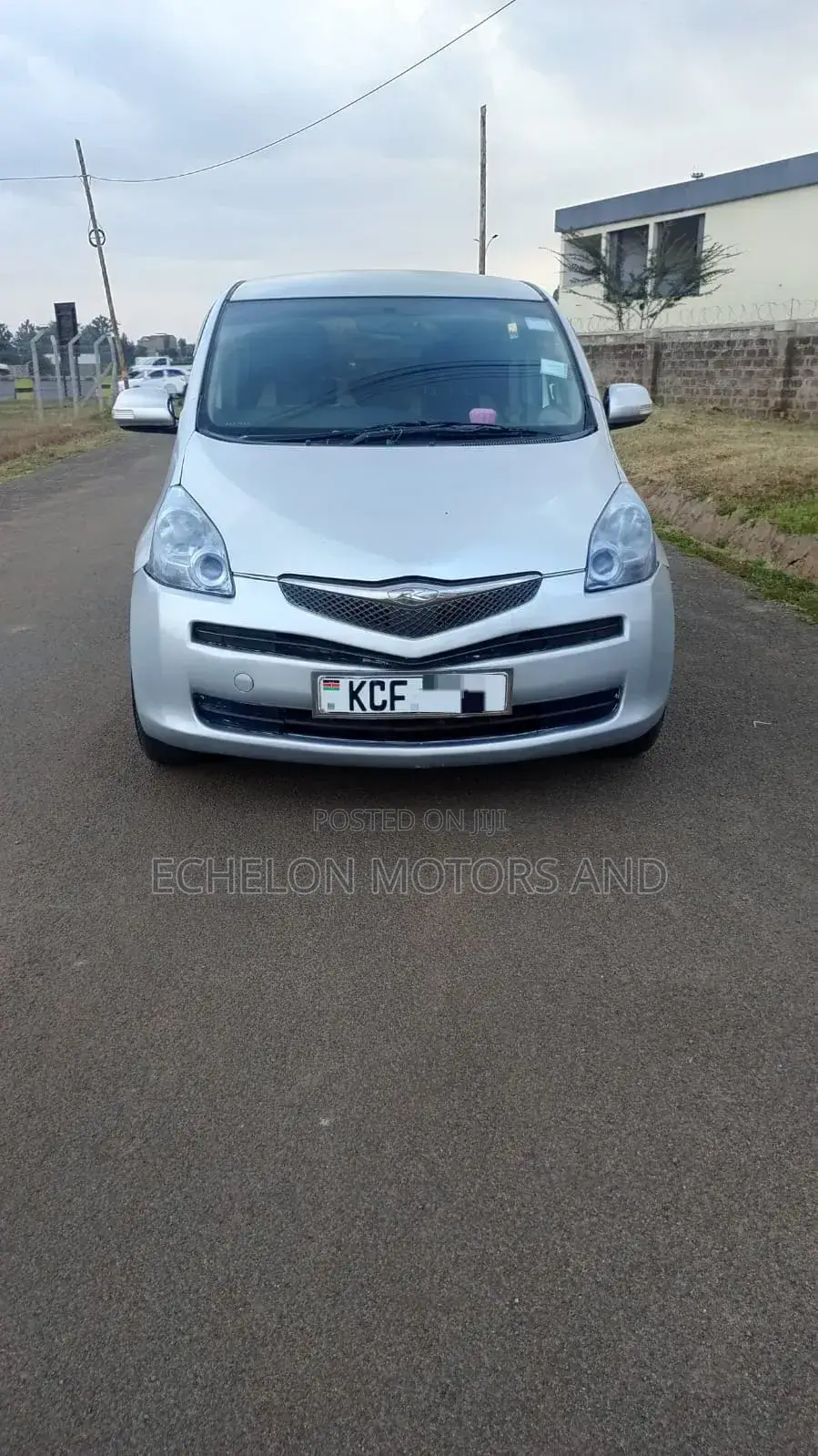 Toyota Ractis 2011 Silver